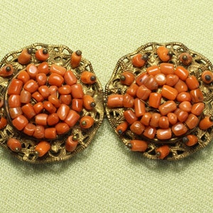 Hebilla de coral antigua, principios del siglo XX, latón, diseño atractivo, pieza de calidad, color coral intenso.