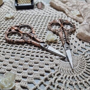 Ciseaux vintage / Ciseaux décoratifs de style vintage en cuivre / Petits ciseaux / Ciseaux décoratifs / Ciseaux en cuivre / Ciseaux décorés d'oiseaux