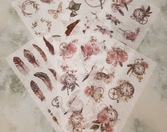 Może przedstawiać: Zestaw sześciu arkuszy przezroczystego papieru z różnymi wzorami w stylu vintage. Wzory obejmują pióra, kwiaty, koła zębate, zegary, motyle, ptaki i klucze. Arkusze są idealne do scrapbookingu, tworzenia kartek i innych projektów rękodzielniczych.