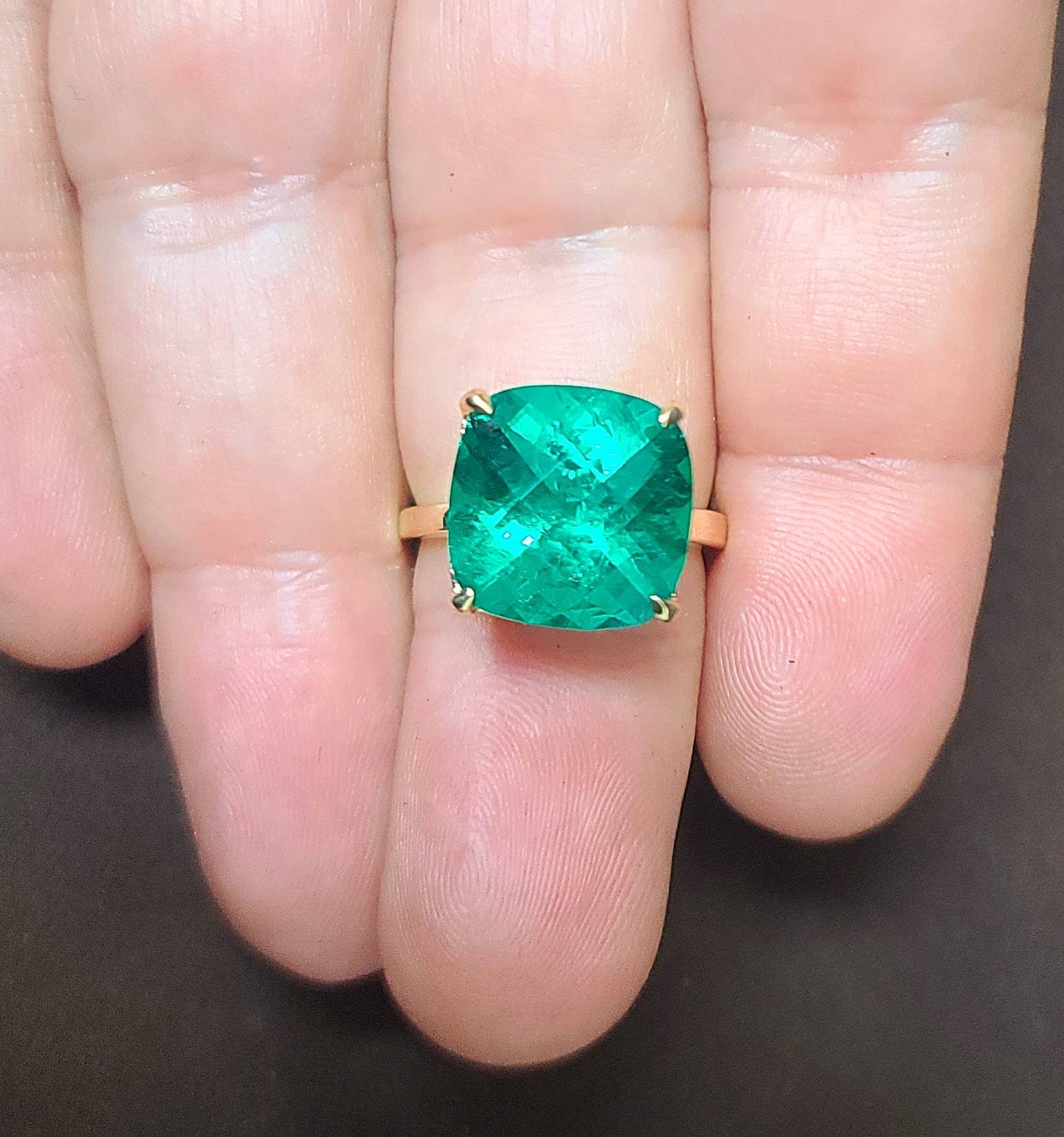 Tiffany & Co 18K Yellow Gold Ring 9.05ct. Gem Green Emerald