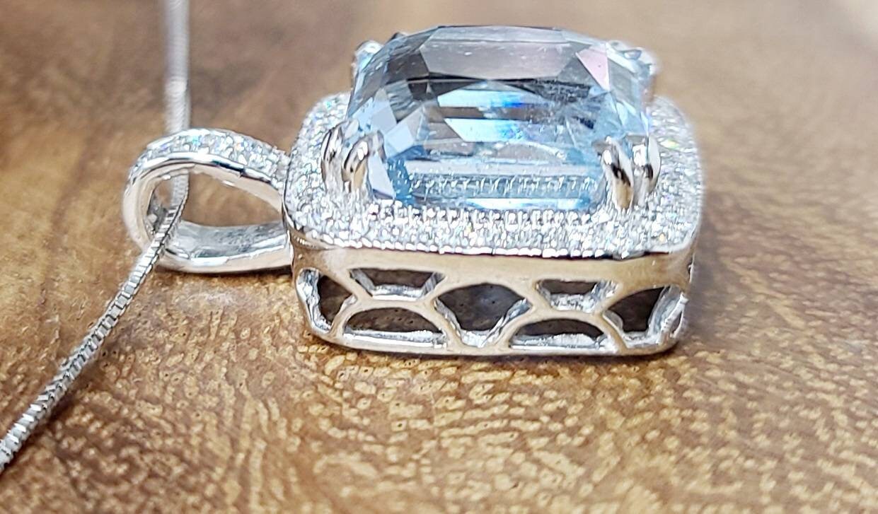 14.19ct.14k White Gold Pendant Natural Sky Blue Aquamarine