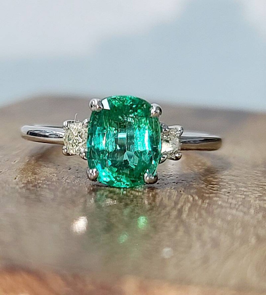 Vintage 14K White Gold Engagement Ring 1.75CT. Natural Green Emerald in ...
