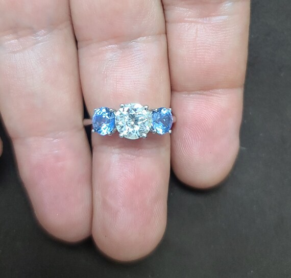 3.06 carat vintage platinum three-stones  sapphir… - image 4