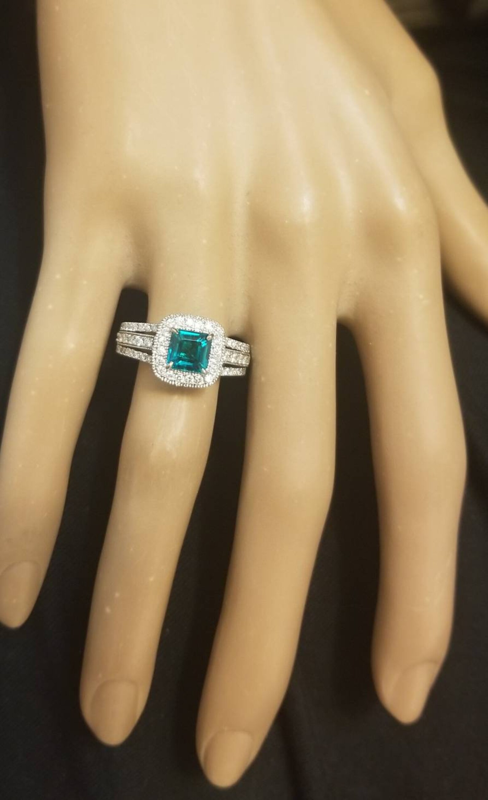 Anillo de compromiso 14K oro blanco 0.96CT. Gema verde | Etsy