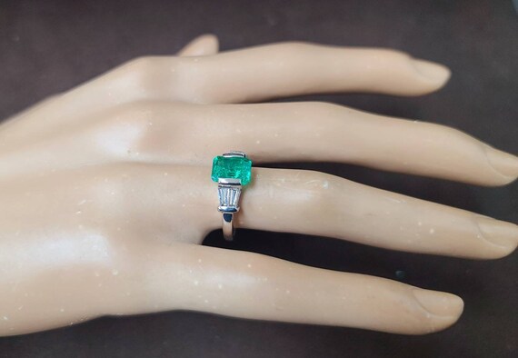 Platinum vintage engagement Ring 1.60ct Green nat… - image 3