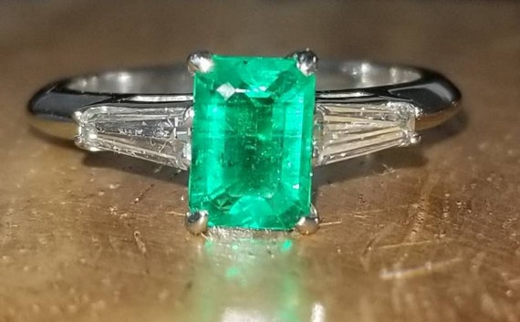 Vintage platinum engagement Ring 1.02CT. Natural