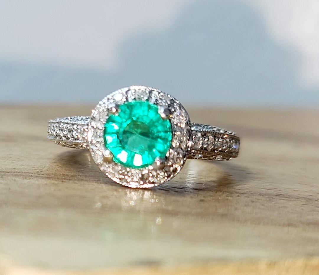Vintage 18K White Gold Engagement Ring 1.02CT. Green Emerald Round ...