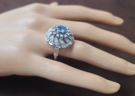 14k white gold Vintage ballerina  ring 0.65ct nat… - image 8