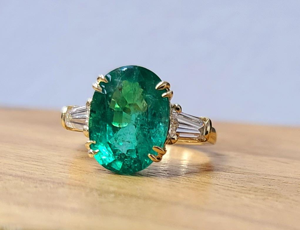 14k Yellow Gold engagement Ring 5.11CT. Natural green emerald oval shape GIA cert