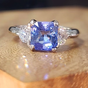Vintage Platinum Engagement Ring – 2.07ct Natural Blue Sapphire with Diamonds