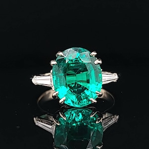 Vintage 14K WHITE GOLD engagement Ring 4.38CT. GEM  green emerald in oval shape circ 1950's