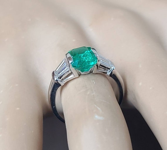 Platinum vintage engagement Ring 1.60ct Green nat… - image 5