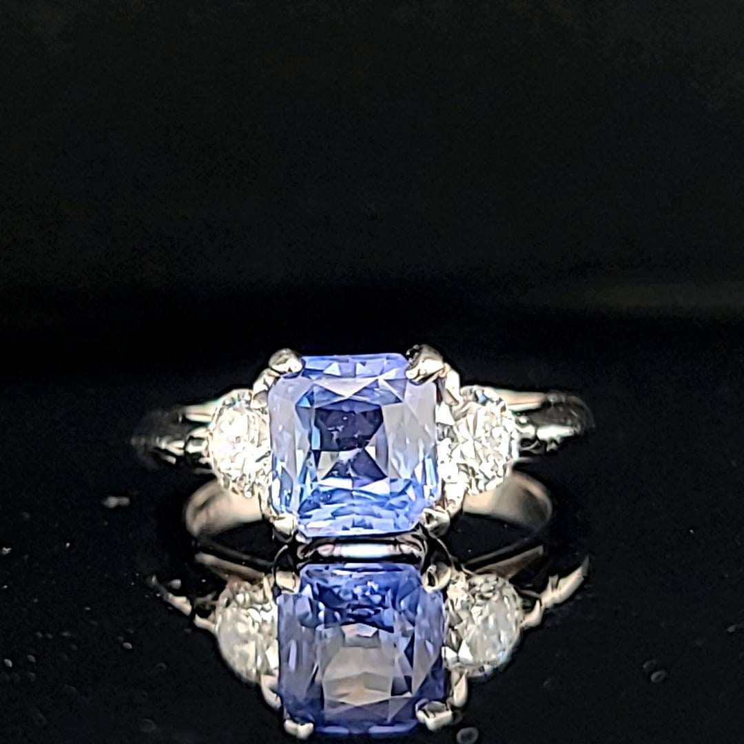 Vintage Platinum three stones engagement Sapphire Ring 2.07CT. Natural BLUE SAPPHIRE radiant shape GIA cert.