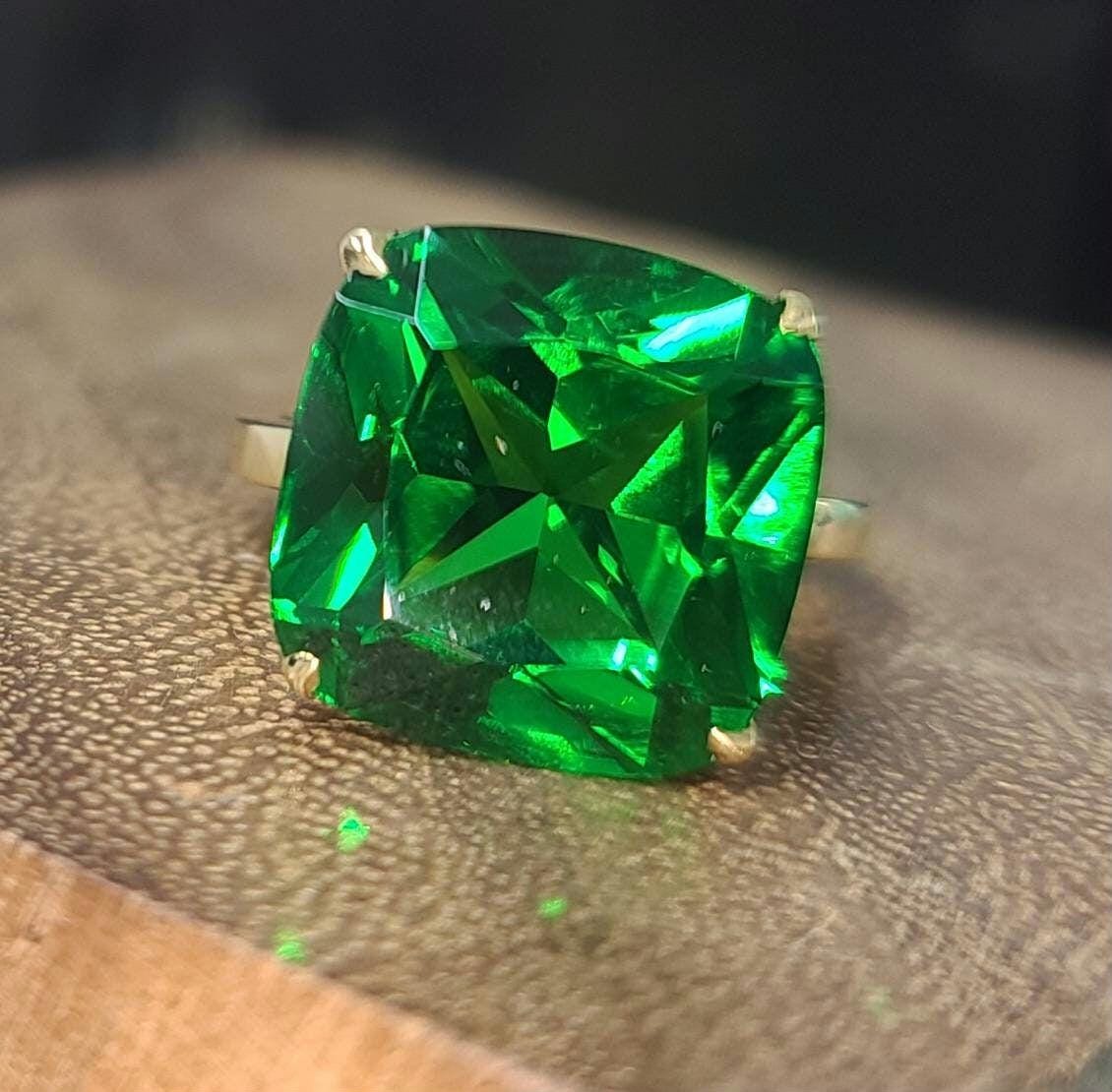 Tiffany & Co 18K Yellow Gold Ring Gem Green Garnet Cushion Shape