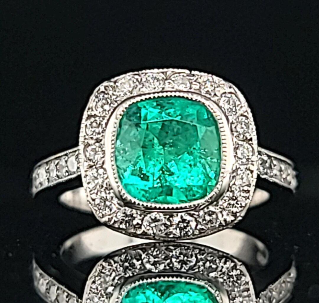 Tiffany & Co Platinum Legacy Ring 1.60ct. Natural Colombia Green
