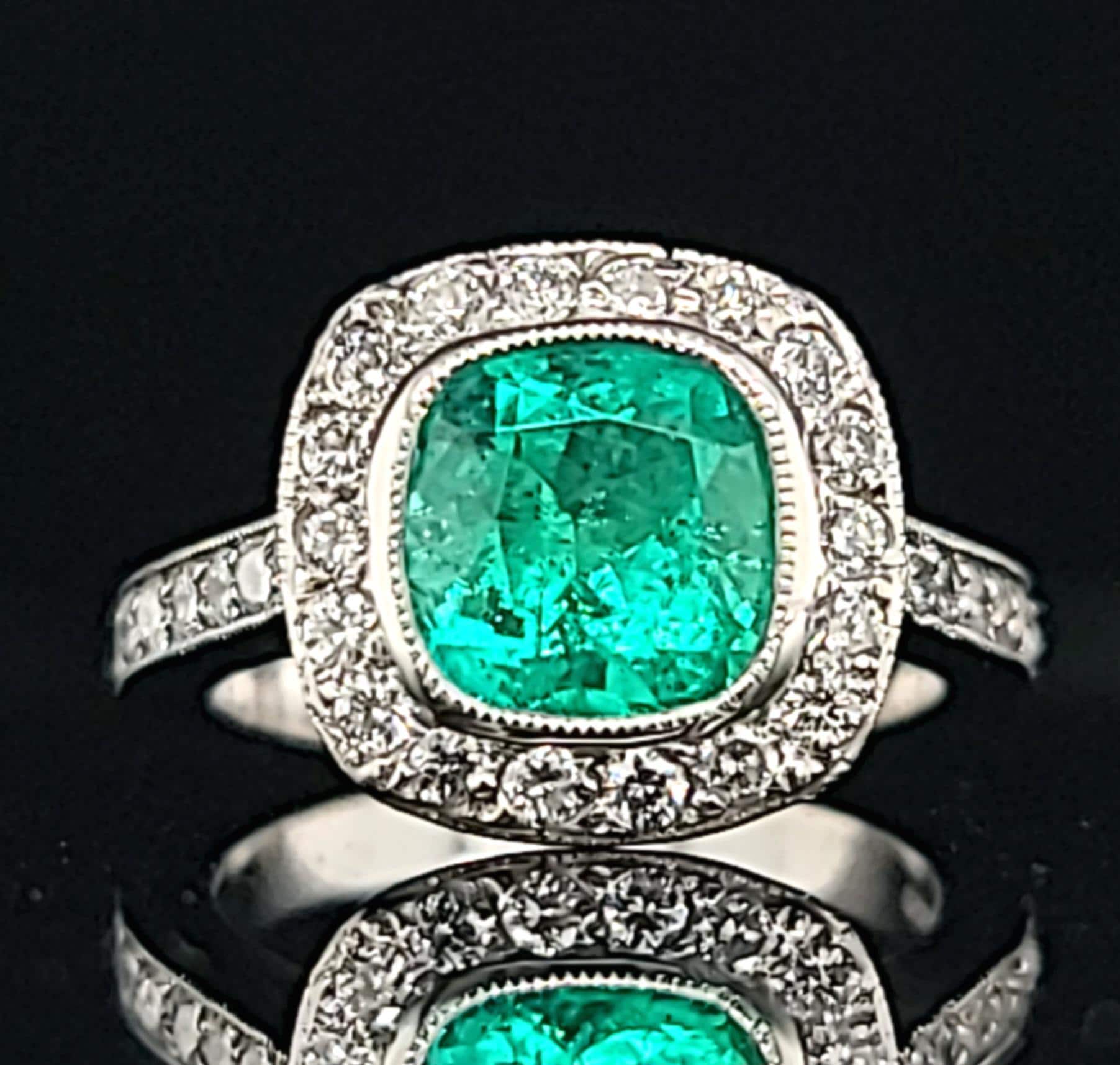 Tiffany & Co Platinum Legacy Ring 1.60ct. Natural Colombia Green