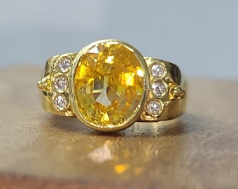 Vintage 18k Yellow Gold Ring natural Yellow Sapphire oval shape 3.79CT