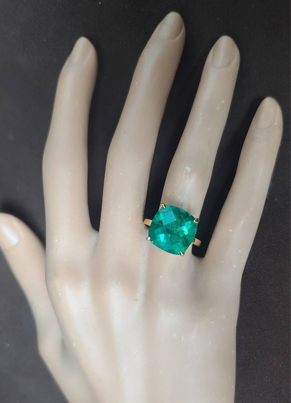Tiffany & Co 18K Yellow Gold Ring 9.05ct. Gem Green Emerald