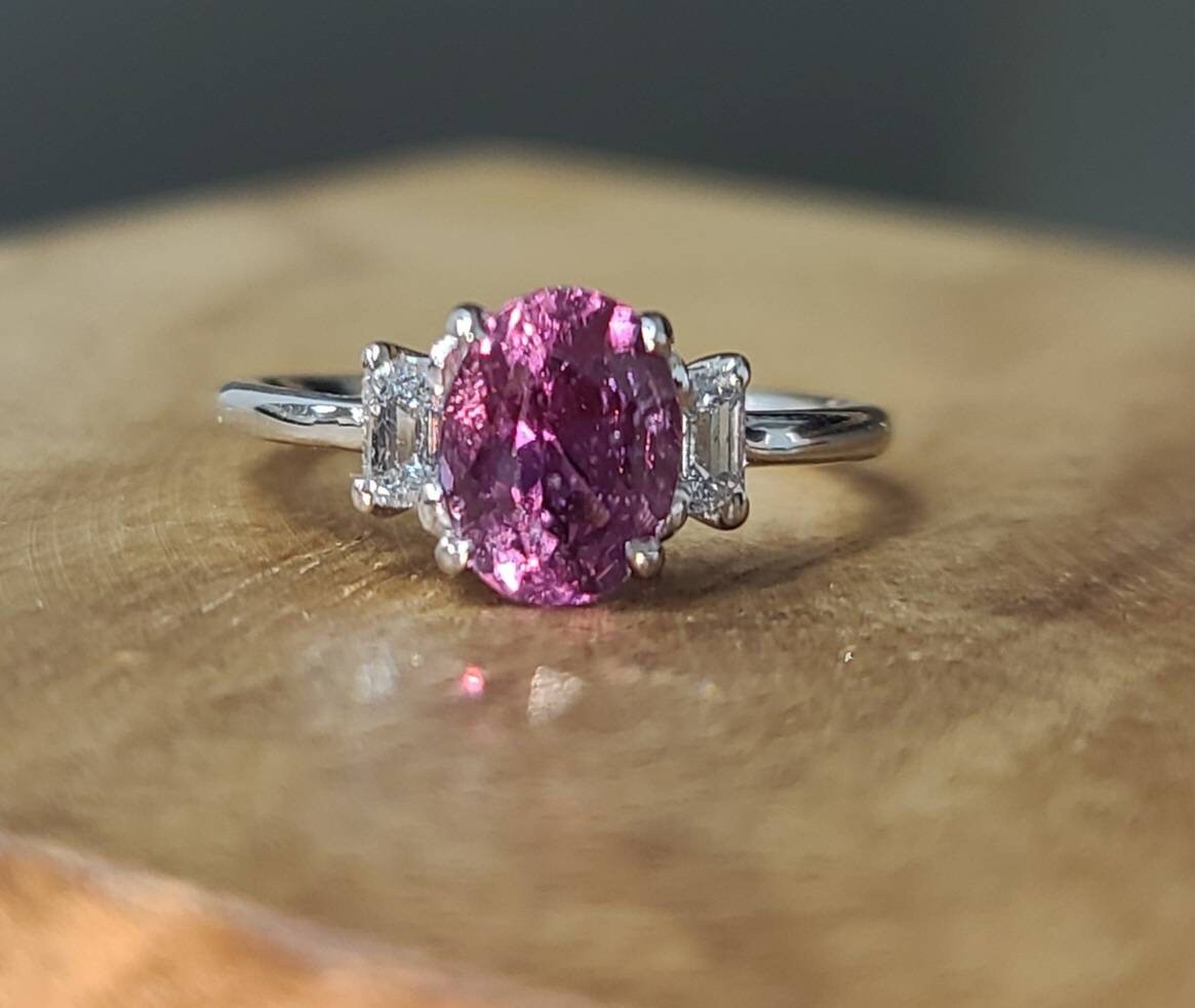 Vintage 1.65ct. 14k white gold Vintage engagement ring natural purple oval cut sapphire