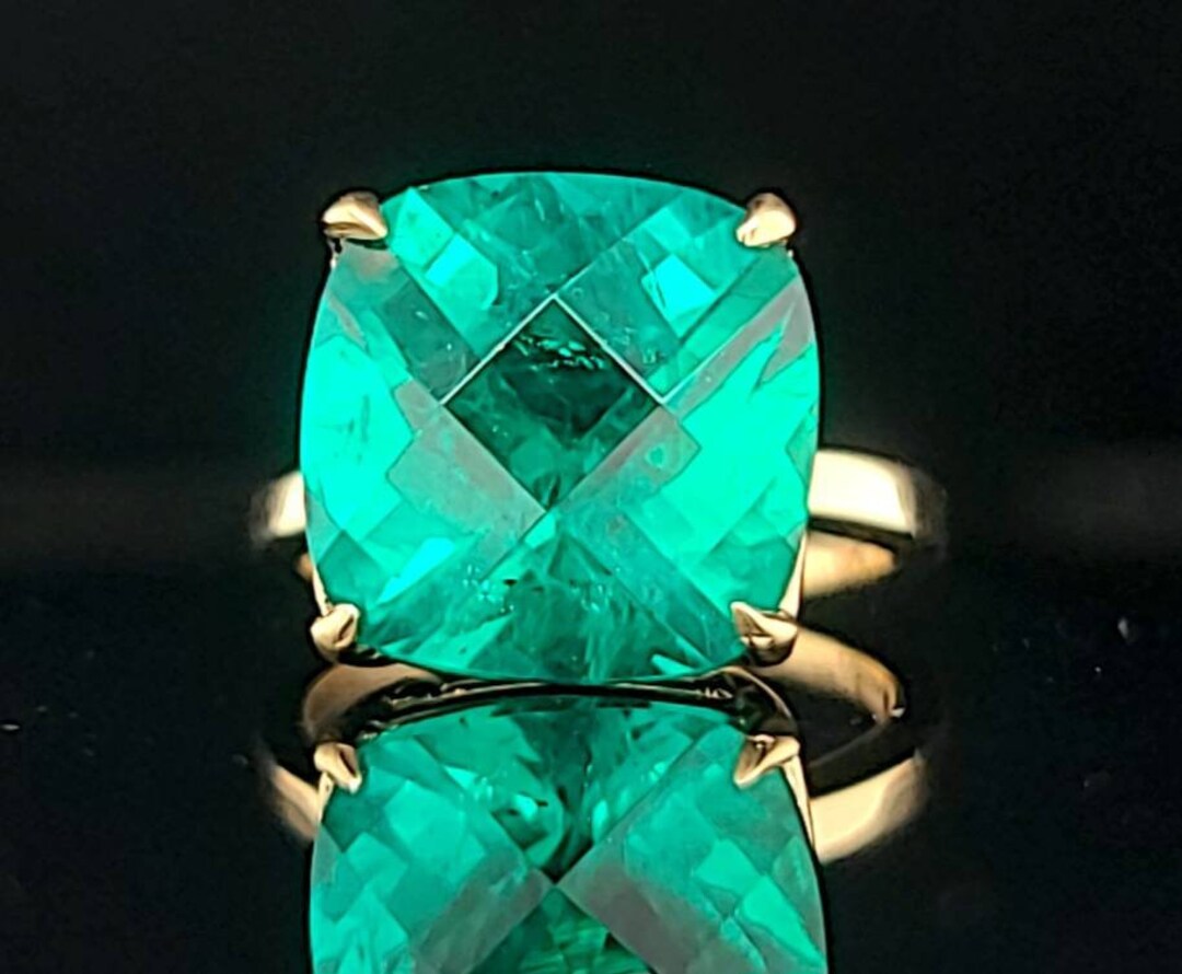 TIFFANY　リング　ゴールド18k　エメラルド Tiffany & Co 18K Yellow Gold Ring 9.05ct. Gem Green Emerald