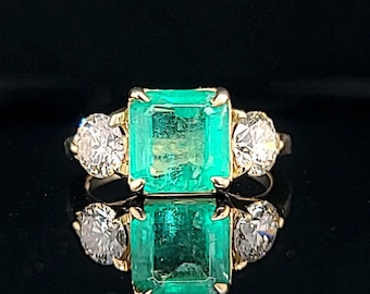 14k yellow gold engagement three stones Ring 3.01CT. Natural Green colombia Emerald