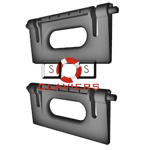 Puede incluir: Dos objetos rectangulares grises con bordes redondeados, con un gran recorte ovalado. La palabra "CLAVIERS" está impresa en rojo en la parte inferior. Un salvavidas rojo y blanco está centrado entre dos cuadrados negros con la letra "S".