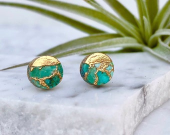 turquoise earring, circle stud earring, stone stud earring, raw turquoise earring, circle earring, gold stud earring, gold earring