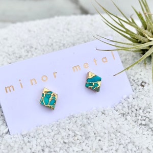 turquoise earrings, gold earring, geometric earrings, raw turquoise earring, blue stone earrings, gold stud earrings, gold stud earring