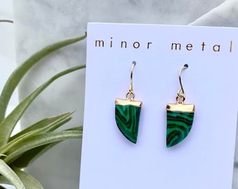 malachite earring, stone earring, horn earring, bohemian earring, boho earring, green stone earring, gold earring, dangle earring