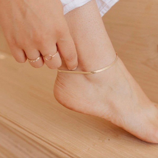 Herringbone anklet, Gold anklet, Dainty anklet, Herringbone chain, Minimalist anklet, Boho chain, Trending anklet, Ladies anklet, Ankle band