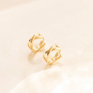 Twisted huggies, Small huggies, Minimalist earrings, Chunky gold hoops, Dainty hoops, Huggie hoops, Dainty jewelry, Hoop earrings