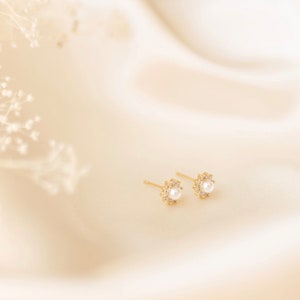 Pearl studs, Diamond studs, Cluster studs, Statement studs, Unique studs, Pearl cluster earrings, Freshwater pearl jewelry, Bridal jewelry