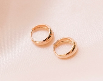 Tapered hoop, Gold hoops, Small chunky hoop, Gold tear drop hoop, Wide hoop earring, Oval thick hoop, Hinged huggie, Sleeper hoops