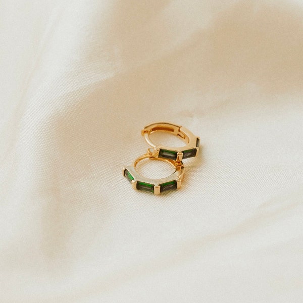 Emerald hoops, Green huggies, Small emerald gold huggie, Emerald baguette earrings, Dainty hoop earrings, Delicate earrings, Stone huggie