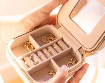 Jewelry case, Jewelry box, Travel case, Jewelry travel case, Travel jewelry case, Compact jewelry case, Cute jewelry box, Jewelry organizer