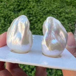 1 paio di palline di fuoco bianche, perle sciolte non forate da 18 mm X 24 mm, perle barocche sciolte, perle barocche bianche BA2411008