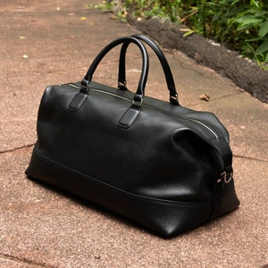 Handgemachte Ledertasche in Schwarz