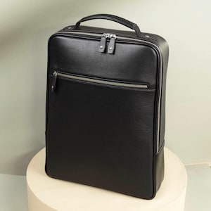 Smalle leren laptoprugzak in zwart