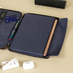Leather Laptop case with retractable handles: 13, 14, 15 & 16 inch image 10