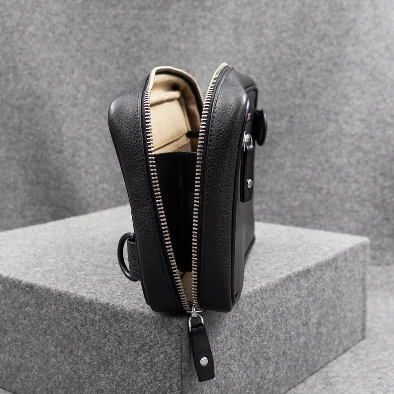 Side profile of the tech pouch. The design is slim, and just enough to carry most of your tech gear. The image shows YKK metallic zippers that ensure smooth functioning.