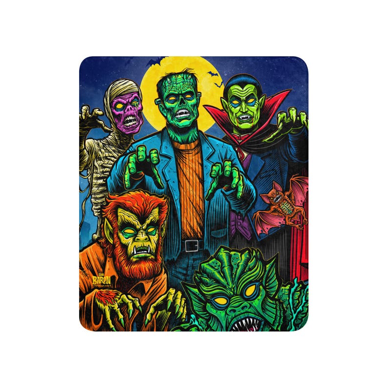 Puede incluir: Una ilustraci&oacute;n colorida de cinco monstruos cl&aacute;sicos de pel&iacute;culas de terror. Los monstruos incluyen un hombre lobo, un vampiro, una momia, un monstruo de Frankenstein y una criatura de la laguna negra. Los monstruos est&aacute;n todos de pie frente a una luna llena.