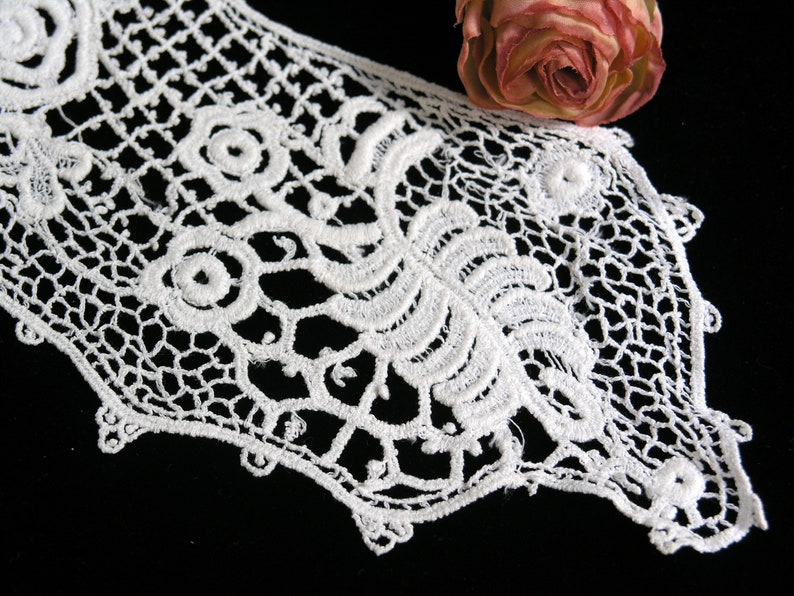 Antique Victorian Needle Lace Collar / Beautiful Italian Rose