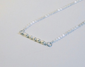 Simple pearl choker necklace