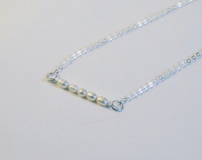 Simple pearl choker necklace