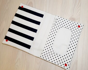 Diaper pouch and wipes dispenser. Cotton quilting.