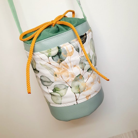 Drawstring Bag, in Imitation Leather and Eucalyptus Green  display picture 1