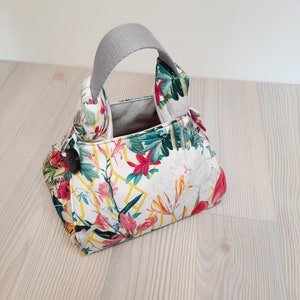 torba na ciasto, laminowana i wyściełana, tkanina w kwiaty, model Fée du Lac