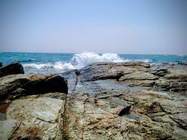 Photography print of waves crashing over rocks in Newport, RI