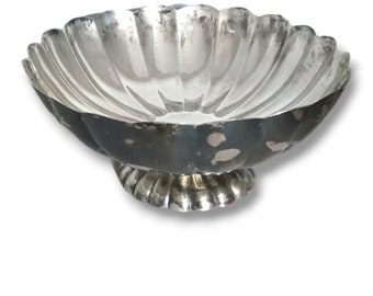 Vintage Reed and Barton Large Silver Scalloped Pedestal Bowl Centerpiece