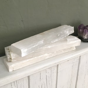 20 cm Selenitstab, rohe Selenitaufladeplatte, roher Selenit, Selenitstein, Selenitkristall